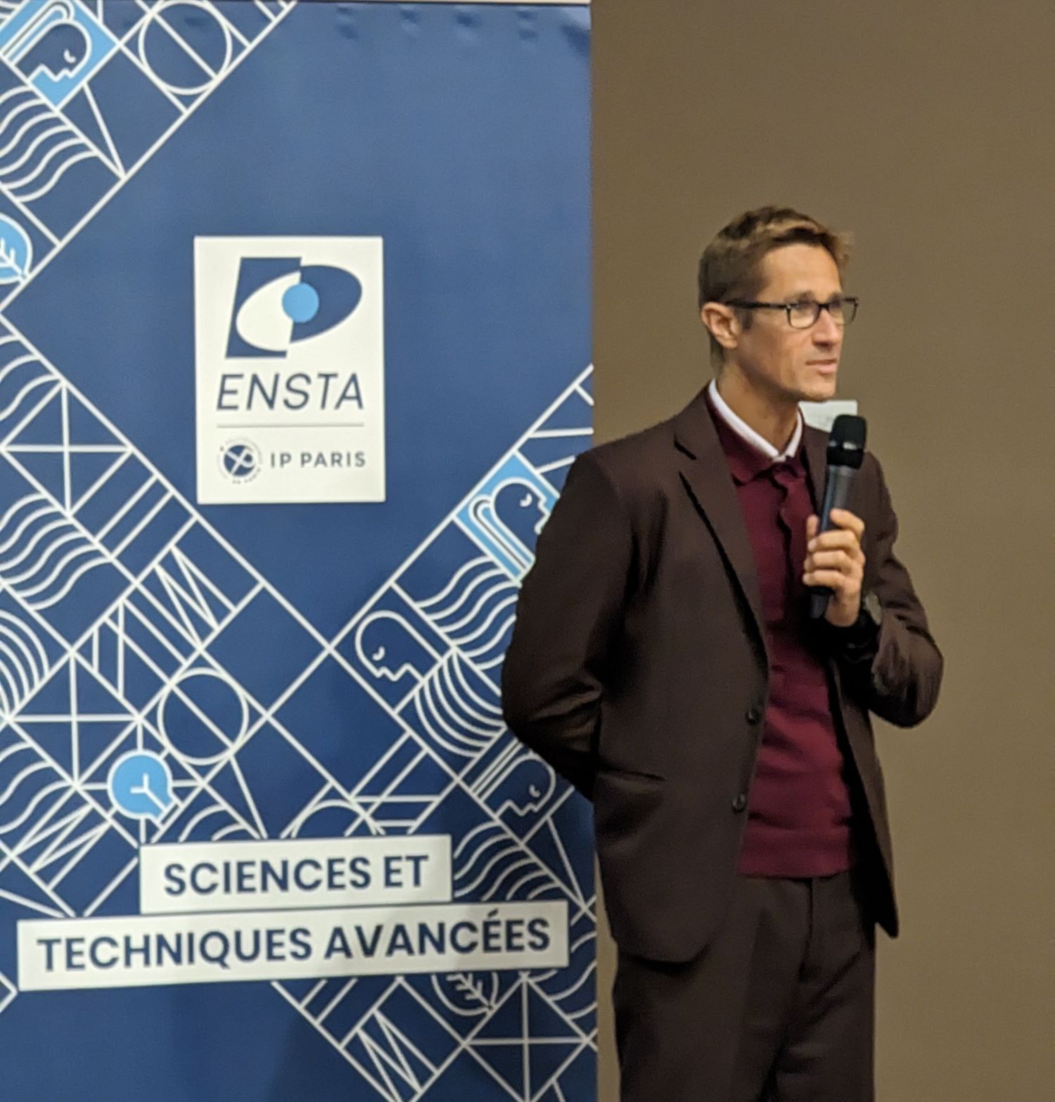 Thomas Loiseleux, directeur de la formation et de la recherche ENSTA Paris, lors de l'élection du meilleur projet de recherche 2023